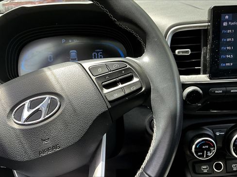 Used 2025 Hyundai Venue SEL FWD image 14