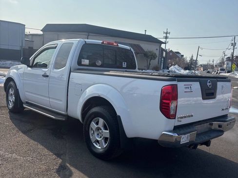 Used 2007 Nissan Frontier SE w/ SE Value Truck Pkg image 2