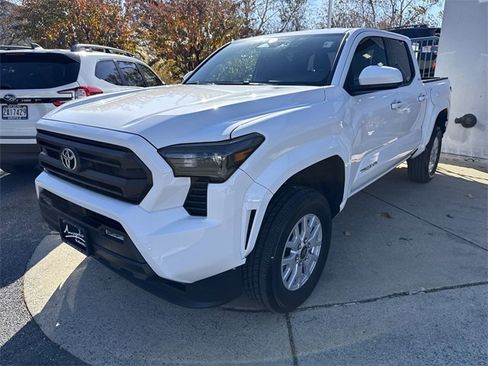 Used 2024 Toyota Tacoma SR5 image 4