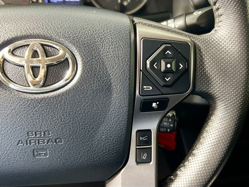 Used 2018 Toyota Tacoma SR5 image 19