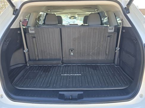 Used 2020 Toyota Highlander XLE image 20