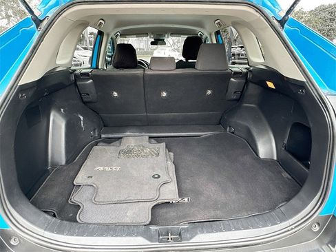 Used 2019 Toyota RAV4 LE image 24