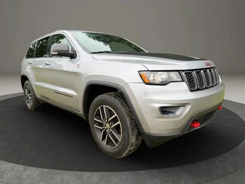 Used 2017 Jeep Grand Cherokee Trailhawk AWD/4WD image 7