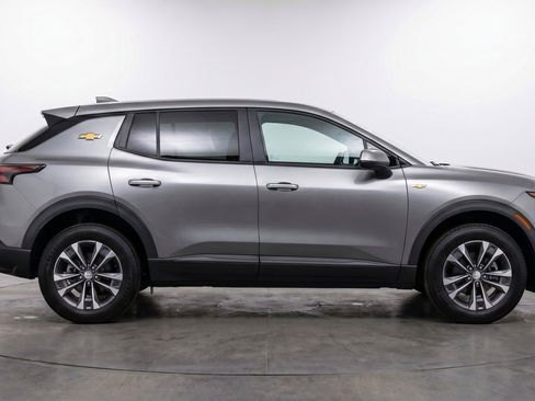 Used 2025 Chevrolet Equinox LT FWD image 11