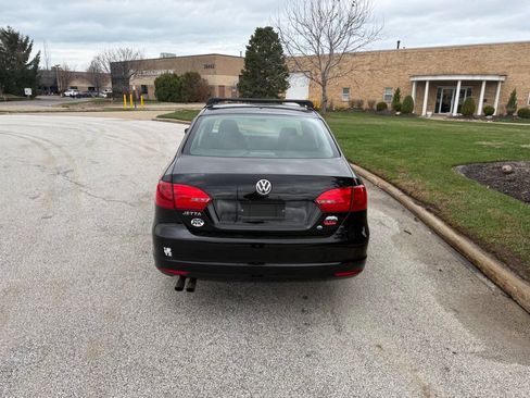 Used 2011 Volkswagen Jetta Sedan image 4