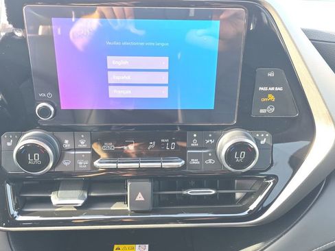 Used 2023 Toyota Highlander XLE FWD image 14