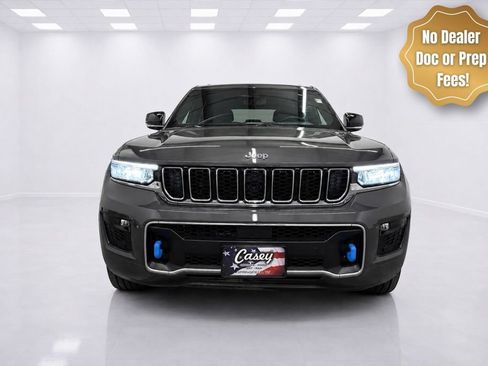 Used 2022 Jeep Grand Cherokee Overland w/ Luxury Tech Group IV AWD/4WD image 2