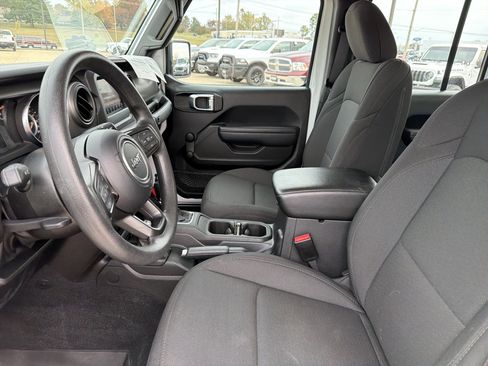 Used 2023 Jeep Gladiator Sport image 15