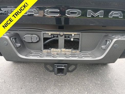 Used 2022 Toyota Tacoma TRD Sport w/ TRD Premium Sport Package AWD/4WD image 6