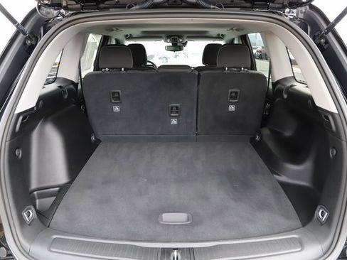 Used 2023 Jeep Grand Cherokee Laredo image 7