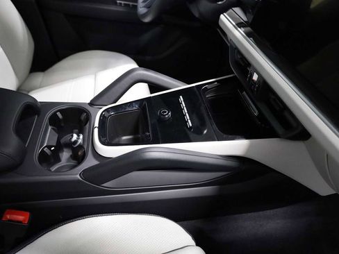 Certified 2025 Porsche Cayenne E-Hybrid image 21