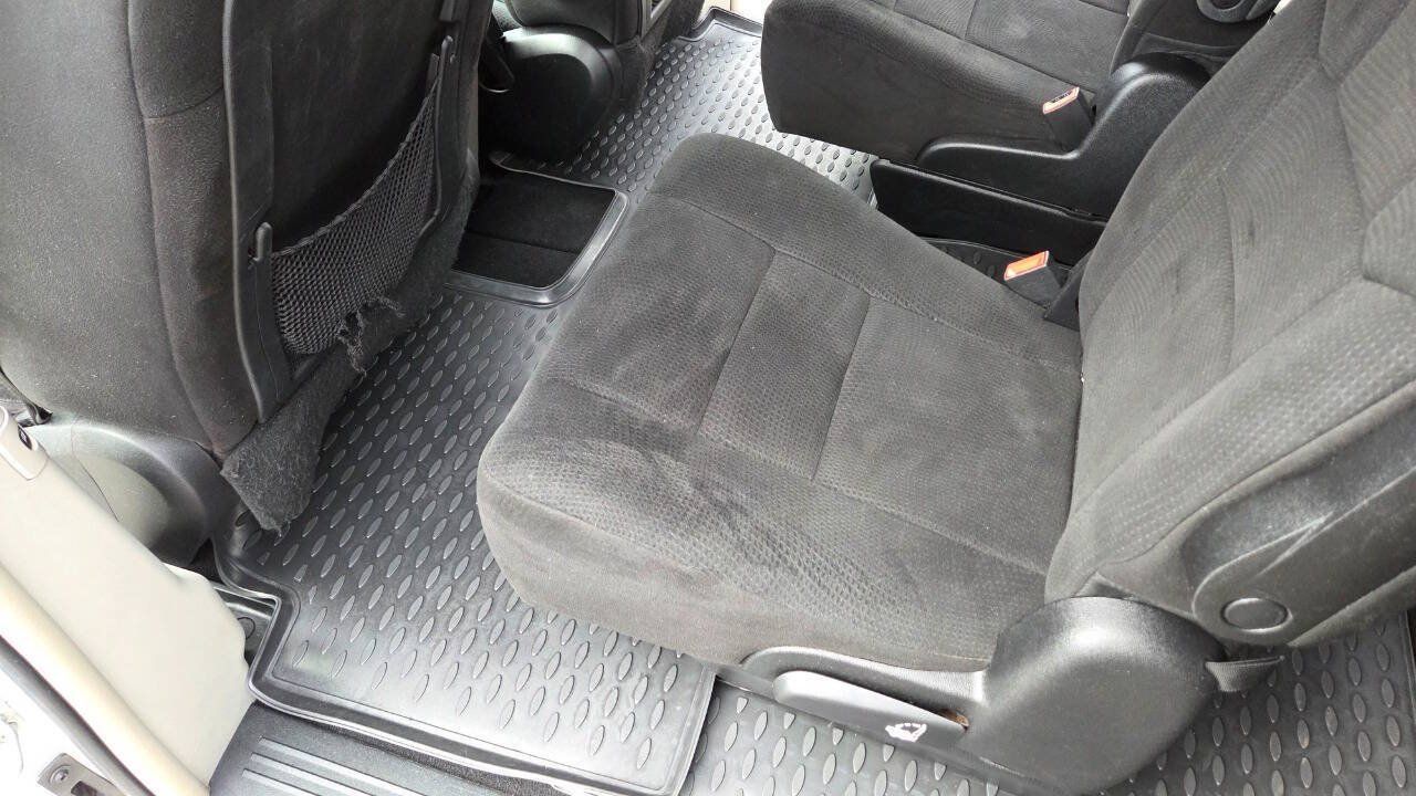 Used 2011 Chrysler Town & Country Touring FWD image 37