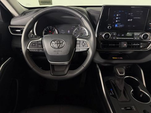 Used 2026 Toyota Highlander XLE AWD/4WD image 13