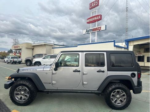 Used 2018 Jeep Wrangler Unlimited Rubicon w/ Connectivity Group image 13