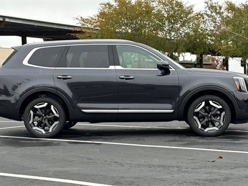 New 2025 Kia Telluride S image 3
