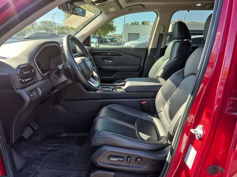 Used 2024 Honda Pilot Touring image 17