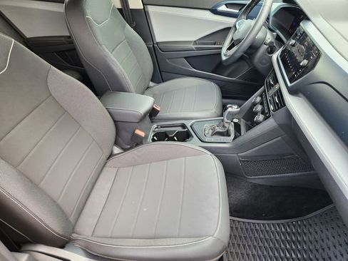 New 2024 Volkswagen Taos SE image 10