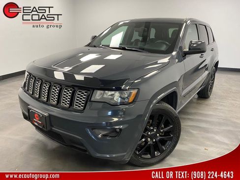 Used 2017 Jeep Grand Cherokee Altitude image 1