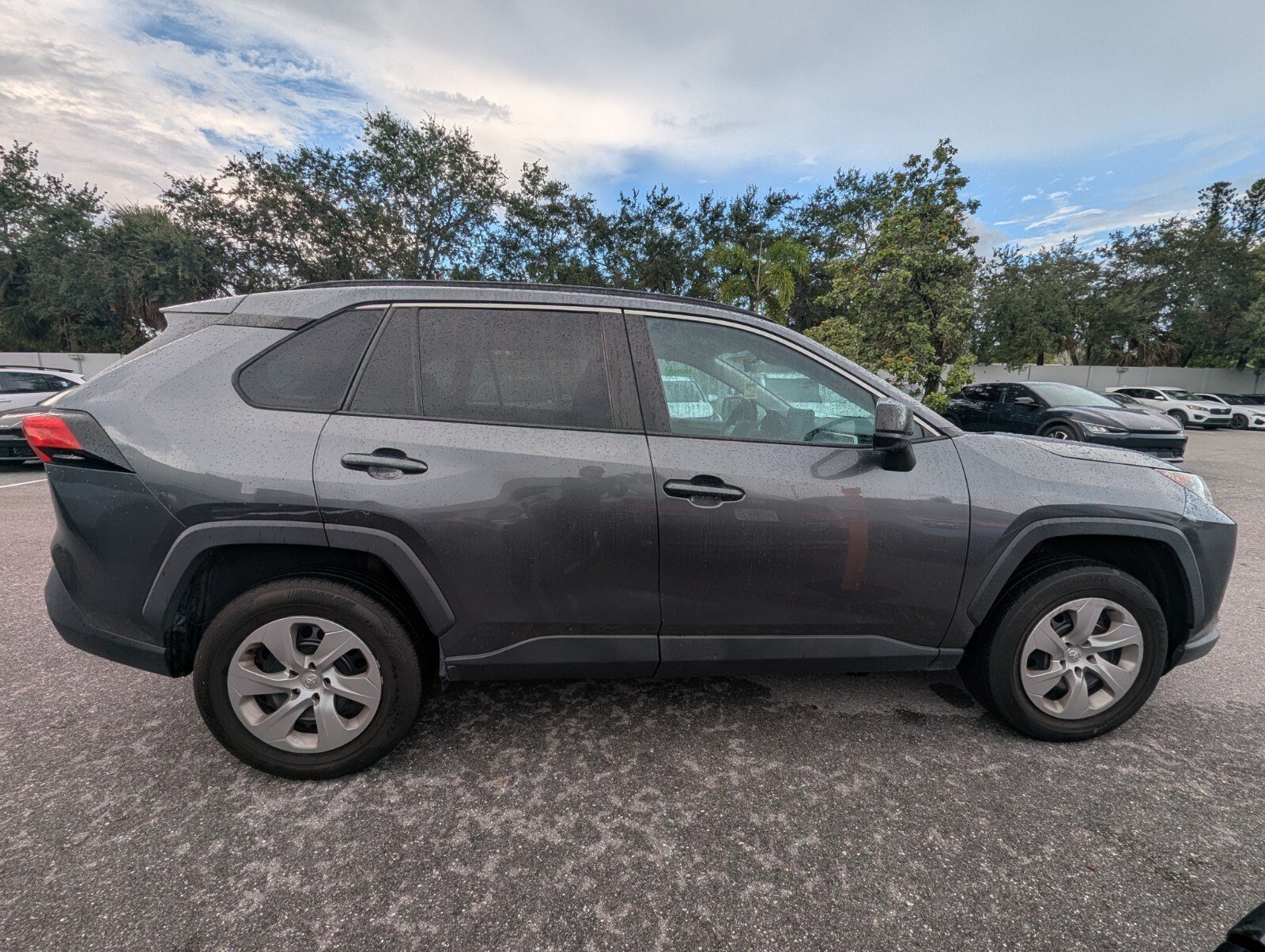 Used 2021 Toyota RAV4 LE FWD image 8