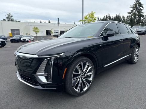 Used 2023 Cadillac Lyriq 2WD image 3
