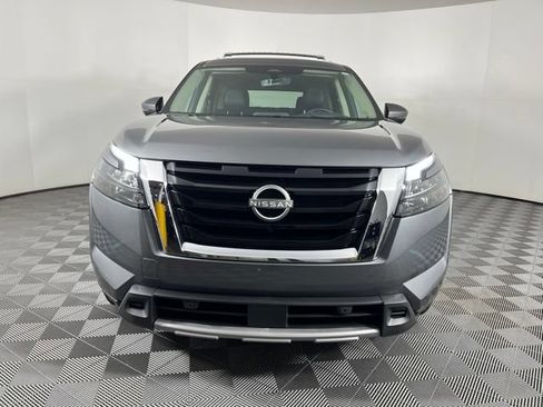 Certified 2025 Nissan Pathfinder Platinum FWD image 5