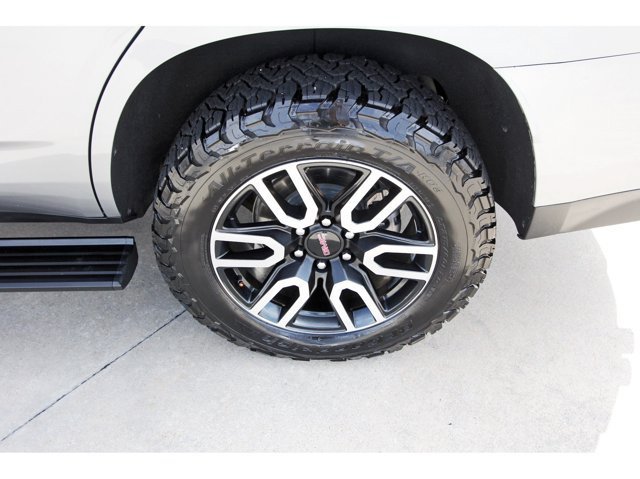 Used 2024 GMC Yukon AT4 w/ AT4 Premium Package AWD/4WD image 6