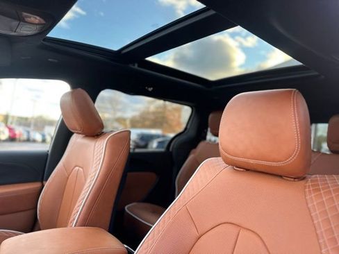 New 2026 Chrysler Pacifica Pinnacle image 12