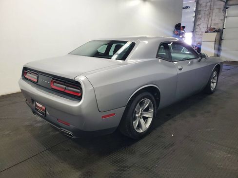 Used 2017 Dodge Challenger SXT image 7