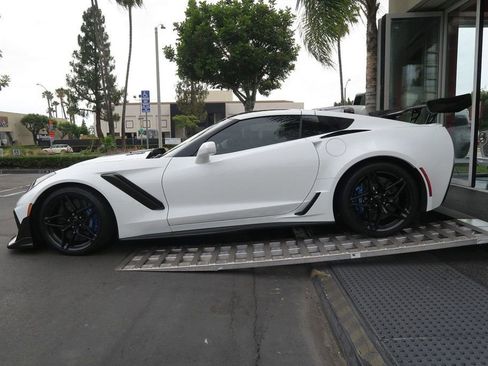 Used 2019 Chevrolet Corvette ZR1 RWD image 5