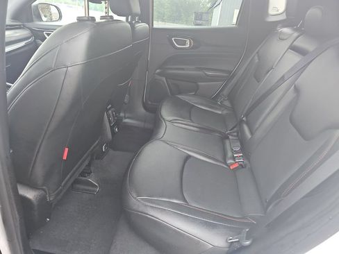 Used 2025 Jeep Compass Trailhawk AWD/4WD image 6