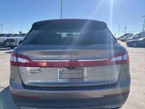 Used 2017 Lincoln MKX Select w/ Select Plus Package image 4