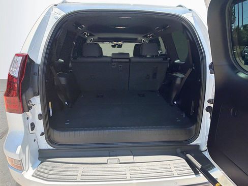 Used 2022 Lexus GX 460 w/ Black Line Special Edition AWD/4WD image 13