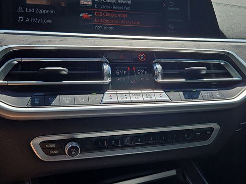 Used 2022 BMW X7 M50i AWD/4WD image 16