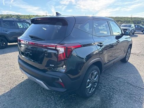 Used 2025 Kia Seltos LX AWD/4WD image 3