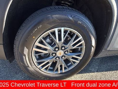 Used 2025 Chevrolet Traverse LT AWD/4WD image 9