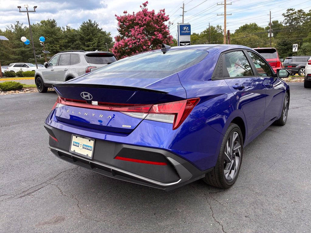 Certified 2025 Hyundai Elantra SEL FWD image 7