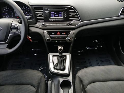 Used 2018 Hyundai Elantra SE FWD image 3