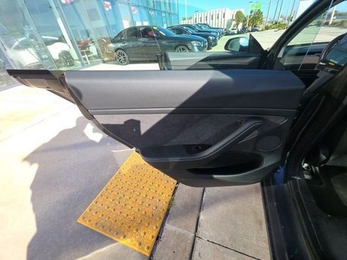 Used 2022 Tesla Model 3 Standard Range image 18