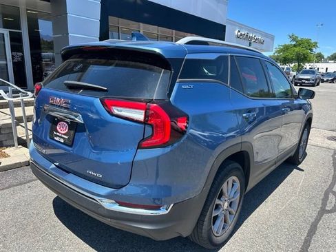 Used 2024 GMC Terrain SLT AWD/4WD image 3