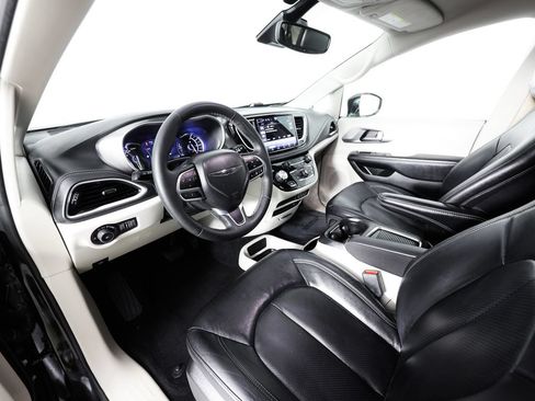 Used 2022 Chrysler Pacifica Touring-L FWD image 27