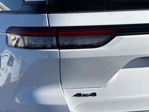 New 2026 Jeep Grand Cherokee Altitude AWD/4WD image 32