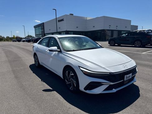 Used 2025 Hyundai Elantra Limited FWD image 1