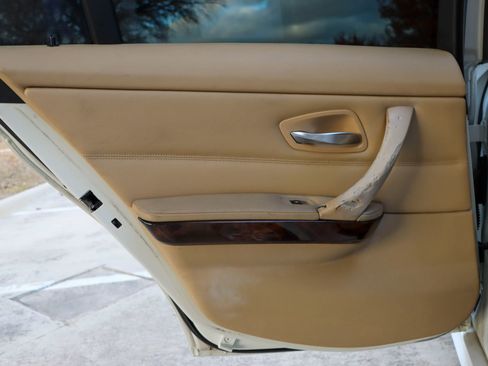 Used 2011 BMW 335i xDrive Sedan image 12