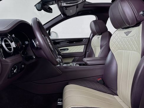 Used 2018 Bentley Bentayga image 17