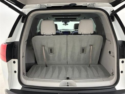 Used 2018 GMC Acadia SLE image 17