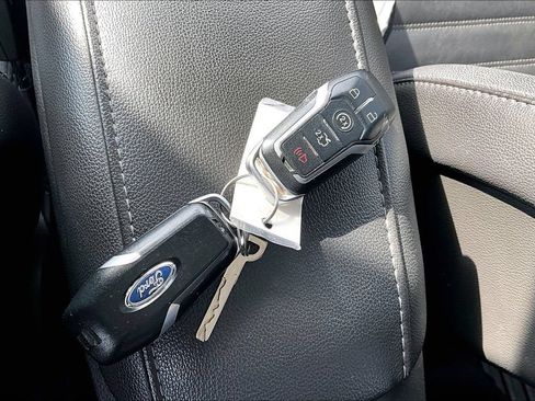 Used 2016 Ford Fusion SE w/ Equipment Group 202A FWD image 11