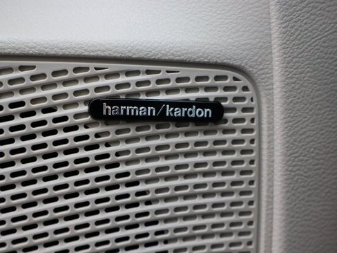 Used 2022 Chrysler Pacifica Limited image 16