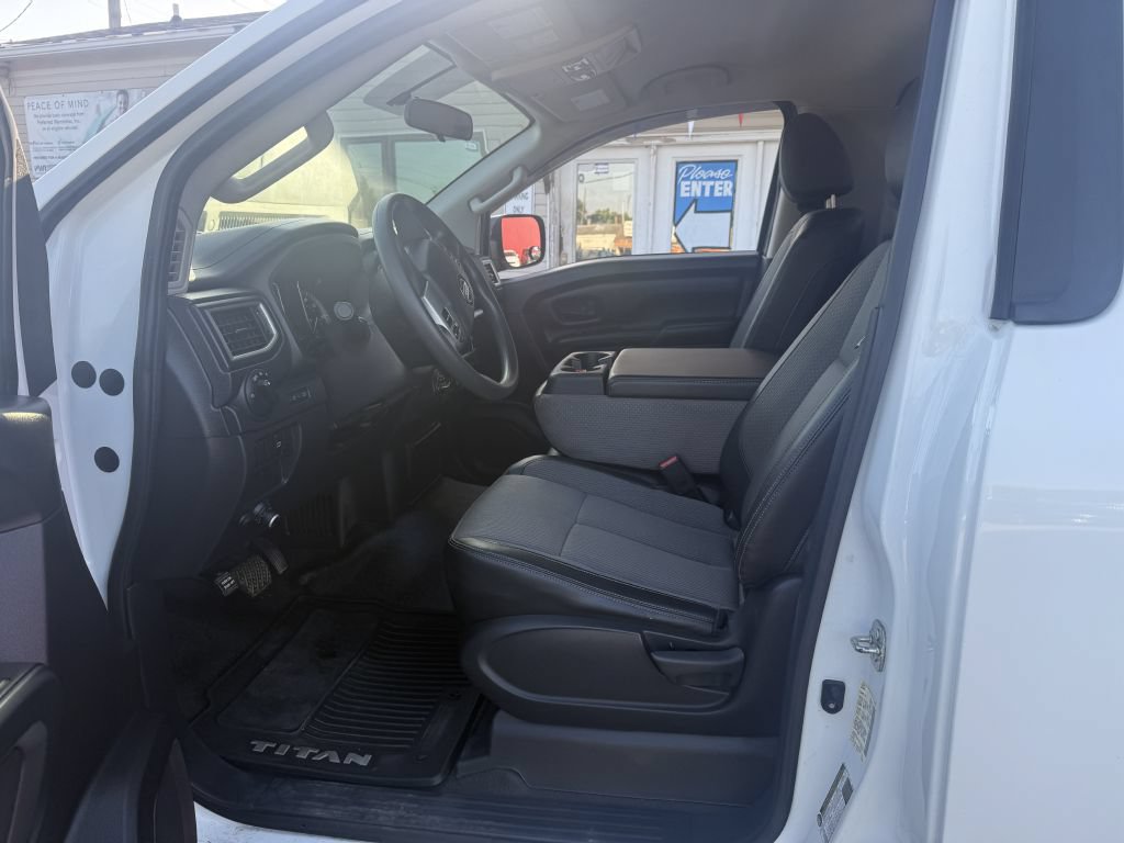 Used 2017 Nissan Titan S AWD/4WD image 8
