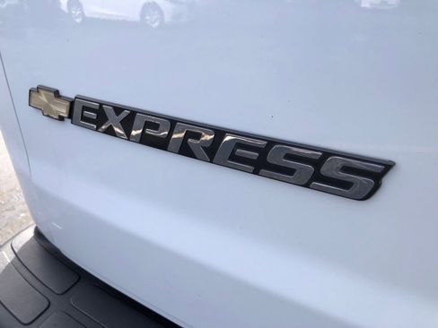 Used 2019 Chevrolet Express 2500 w/ Driver Convenience Package image 15