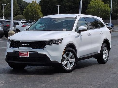 Used 2022 Kia Sorento LX FWD image 2